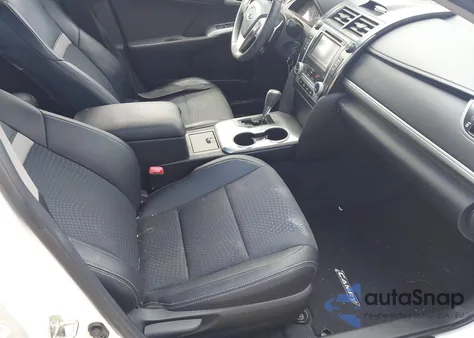 2014 Toyota Camry Se z USA, uszkodzony, nr VIN 4T1BF1FK2EU467213